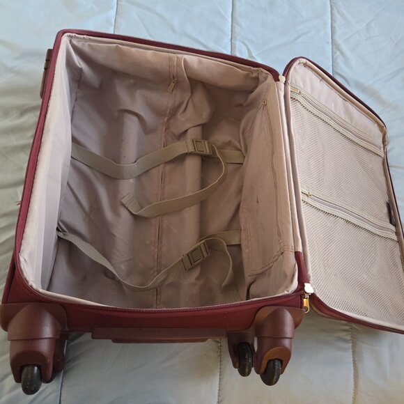 Sturdy Travel Carry-on Bag on Wheels - Picture 6 of 8